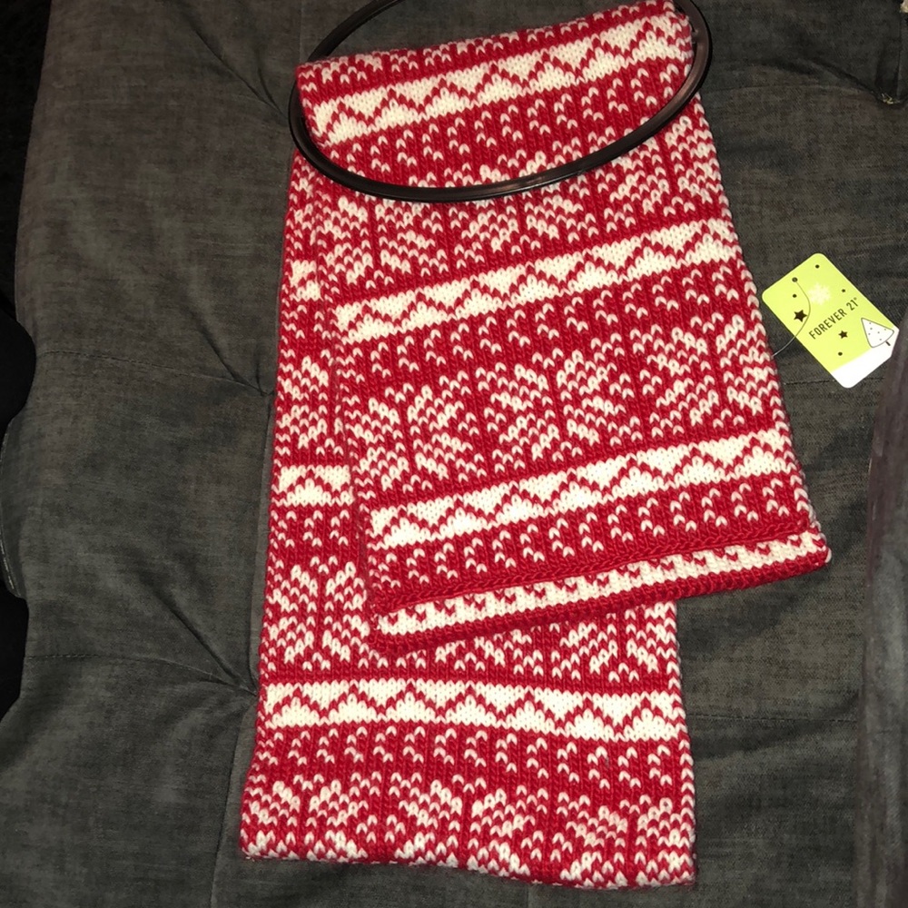 Forever 21, Scarf, OS